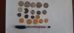 کشف ۱۹ سکه  در چناران