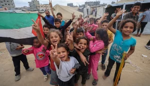 صحنه‌هایی از جشن و پایکوبی در خیابان‌های غزه، همزمان با نزدیک شدن به اجرای توافق آتش‌بس.